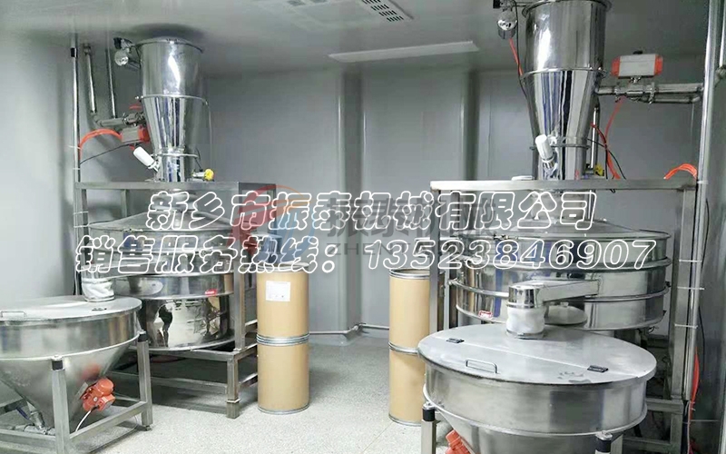 PVA聚乙醇粉料生產(chǎn)中的粉塵污染問題如何破解？真空上料機旋振篩給出答案